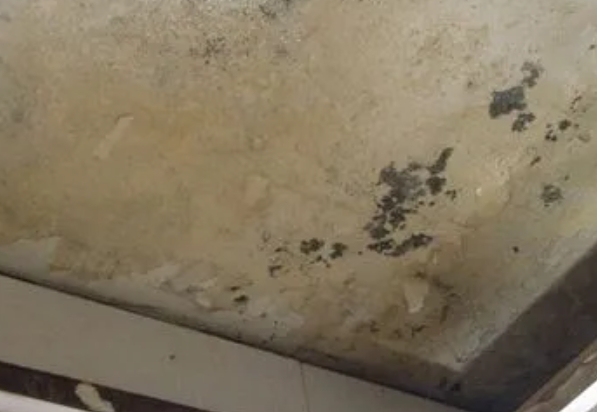 香格里拉阳台漏水维修公司分享下香格里拉卫生间渗水维修需要注意哪些问题。