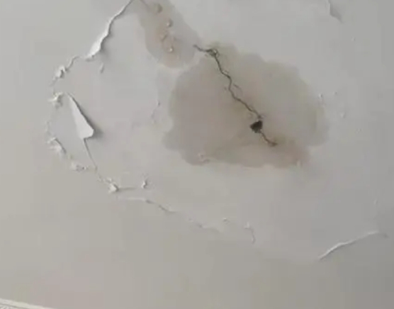 香格里拉阳台漏水维修公司分享下屋面防水工程质量问题原因分析